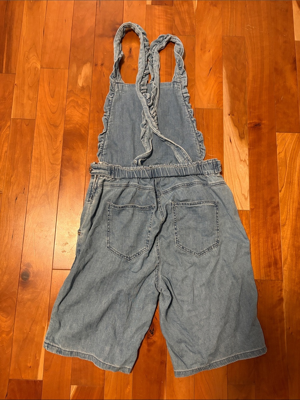 Women’s Ruffle Overall Shorts - Picture 2 of 2